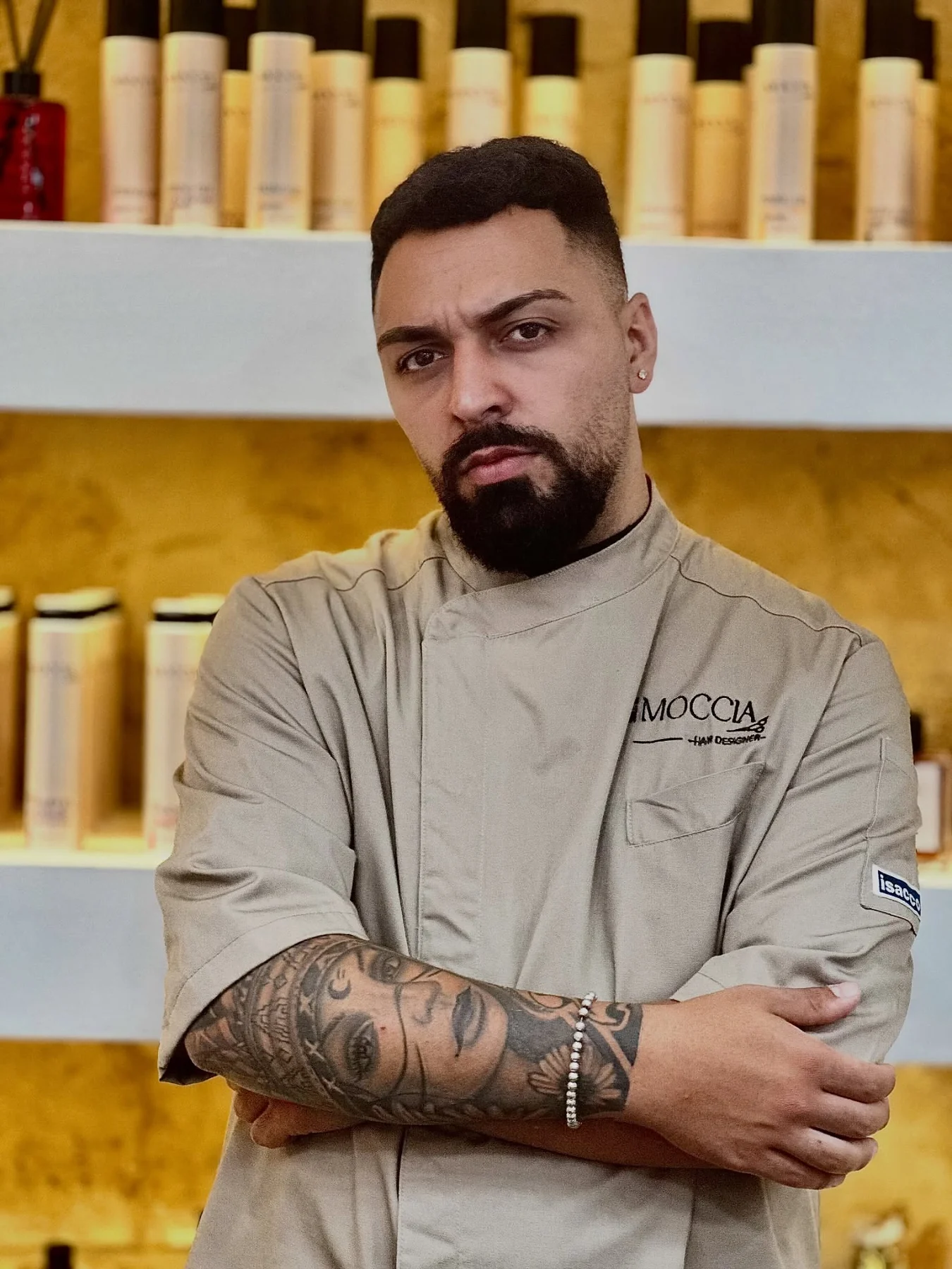 Rosario Moccia nel salone Moccia Hair Designer a Secondigliano