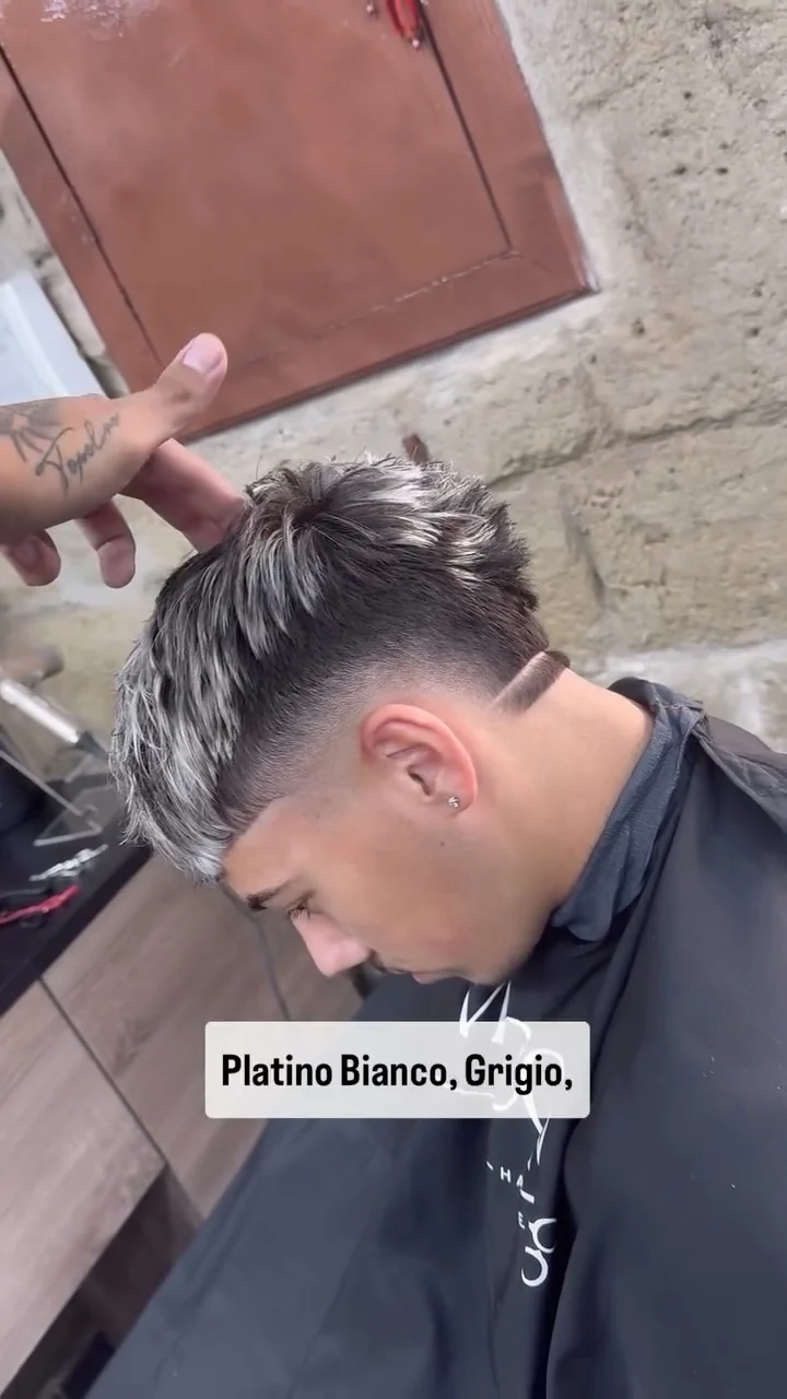 Lavorazione tecnica per capelli uomo platino