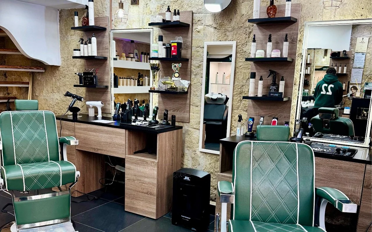 Interno del salone Moccia Hair Designer a Secondigliano